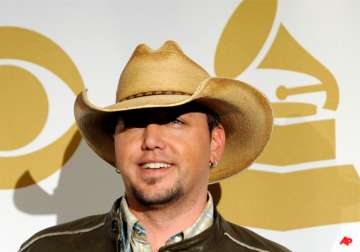jason aldean looking for a cool grammy moment