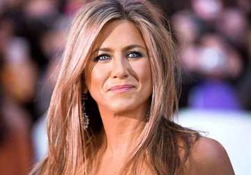jennifer aniston to join mean moms