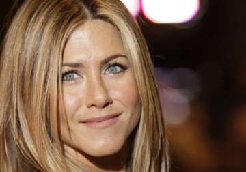 jennifer aniston looking for directorial debut