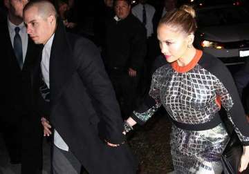 jennifer lopez casper smart still seeing each other