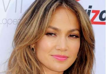 jennifer lopez to be awarded by gay rights organisation