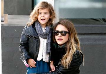 jessica alba wants her daughter to dress like her age