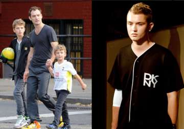 jude law s son makes catwalk debut