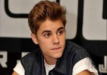 justin bieber in trouble again abuses woman taking his pics