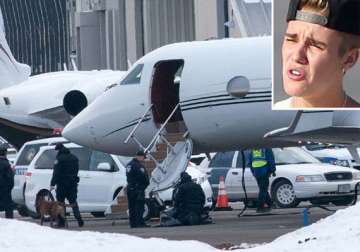 justin bieber s jet searched at new york airport