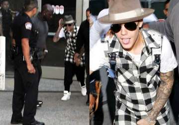 justin bieber detained in los angeles lax airport see pics