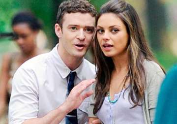 justin timberlake strips off with mila kunis for friends with benefits