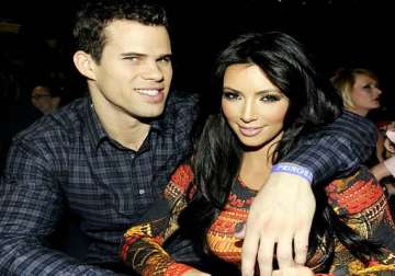 kardashian humphries to wed in evening ceremony