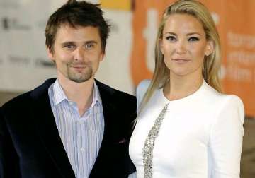 kate hudson doesn t like to dress up for fiance matt bellamy