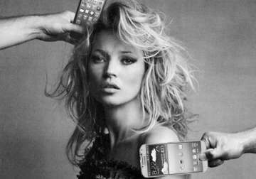 kate moss to launch phone accessories
