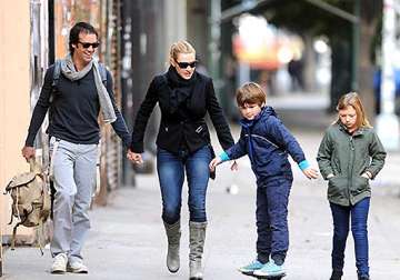 kate winslet did negative role to impress children view pics