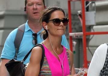 katie holmes to throw divorce party