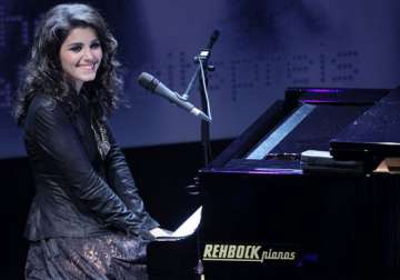 katie melua performs for british troops