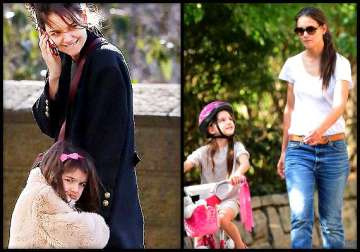 katie holmes wants daughter suri to feel loved always