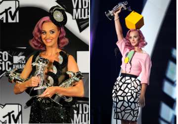 katy perry wins top award but beyonce baby tops show