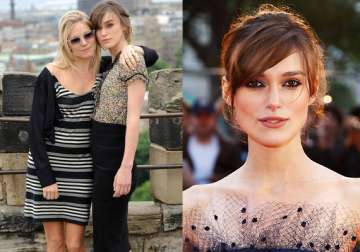keira knightley shuns expensive hollywood lifestyle for friends