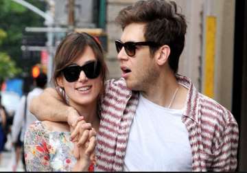 keira knightley to marry james righton at vineyard