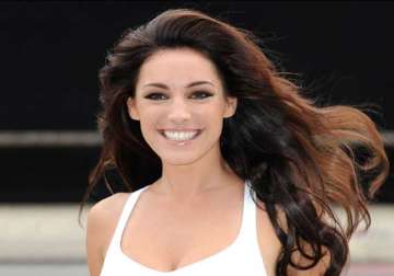 kelly brook says no to plastic surgery