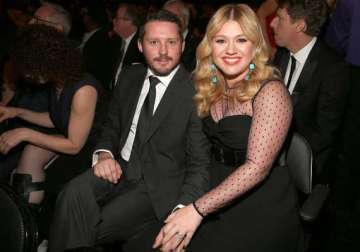 kelly clarkson marries music manager brandon blackstock