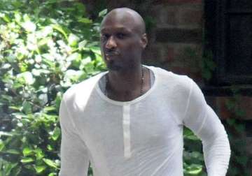 lamar odom stops father s rent