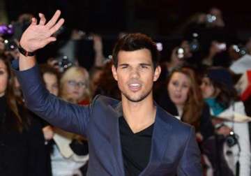 lautner cautious about relationships