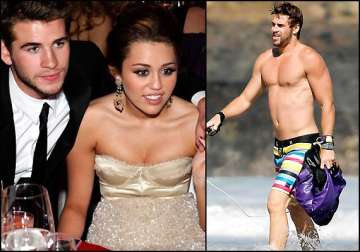 liam hemsworth wants to get back with miley never seen before pics