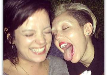 lily allen to join miley cyrus on tour