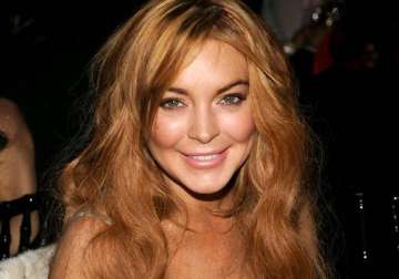 lindsay lohan settles dispute with clothing firm
