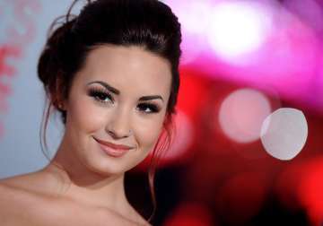 lovato revives strength is her fans