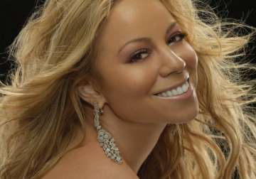 mariah carey hospitalised for dislocated shoulder