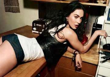 megan fox threatens to sue website