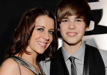 memoir to get publish by justin bieber s mother