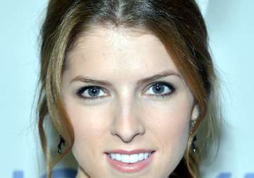 men must pay on first date says anna kendrick
