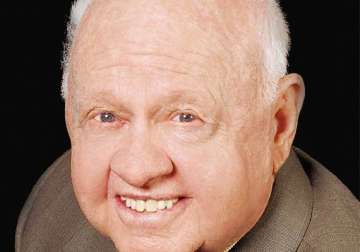 mickey rooney leaves entire estate to stepson mark aber