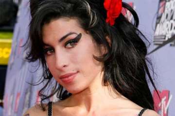 mitch winehouse pays tribute to late daughter
