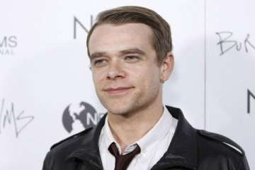 nick stahl contacts friends says he headed to rehab