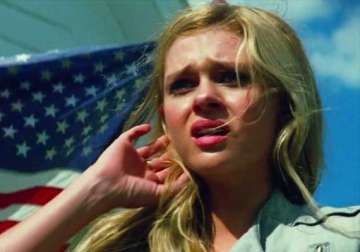 nicola peltz found shooting explosion scene crazy fun