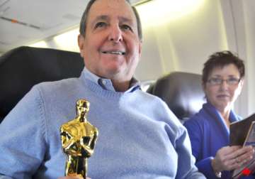 oscar lands in los angeles after chicago flight