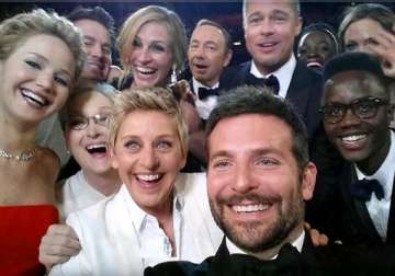 oscars 2014 ellen degeneres selfie goes viral crashes twitter