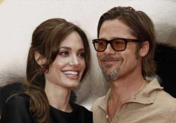 pitt buys expensive necklace for jolie