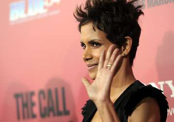 psychologist helps halle berry deal with stress