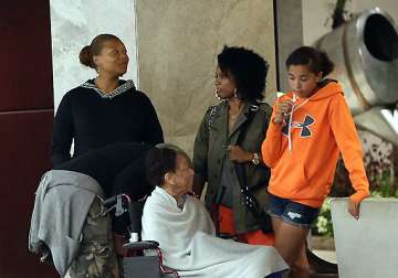 queen latifah s mother not fighting lung cancer