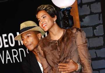 rapper pharrell williams marries longtime girlfriend helen