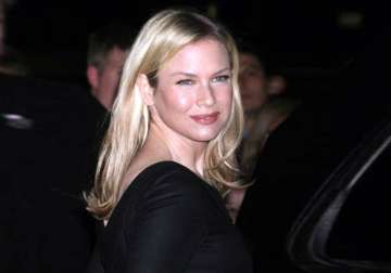 renee zellweger moves out of ex bradley cooper s home