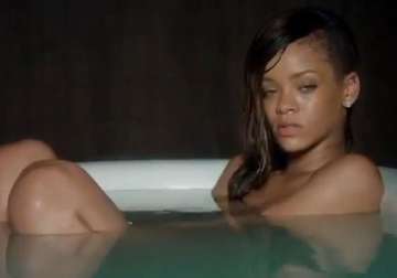 rihanna naked in bathtub for new video