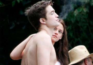 robert pattinson wants to get in shape for sex scenes