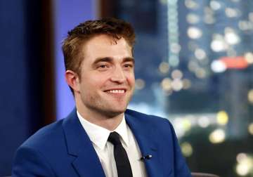 robert pattinson homeless after parents borrowed la home