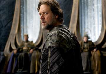russell crowe to direct his first feature film