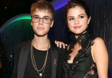 selena gomez reunites with justin bieber