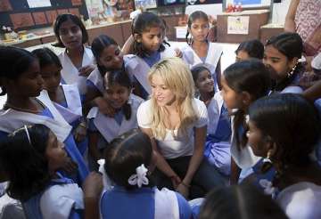 shakira meets indian girl students in udaipur